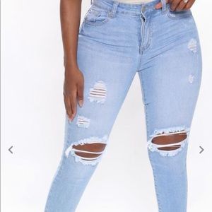 Distressed Ankle Jeans - Light Blue Wash